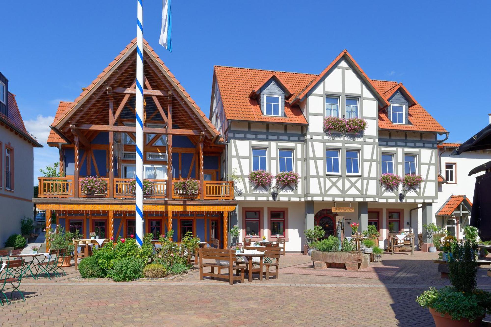 Seehotel Niedernberg - Das Dorf Am See Esterno foto