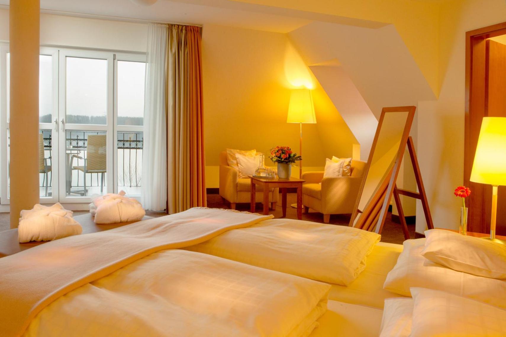 Seehotel Niedernberg - Das Dorf Am See Esterno foto