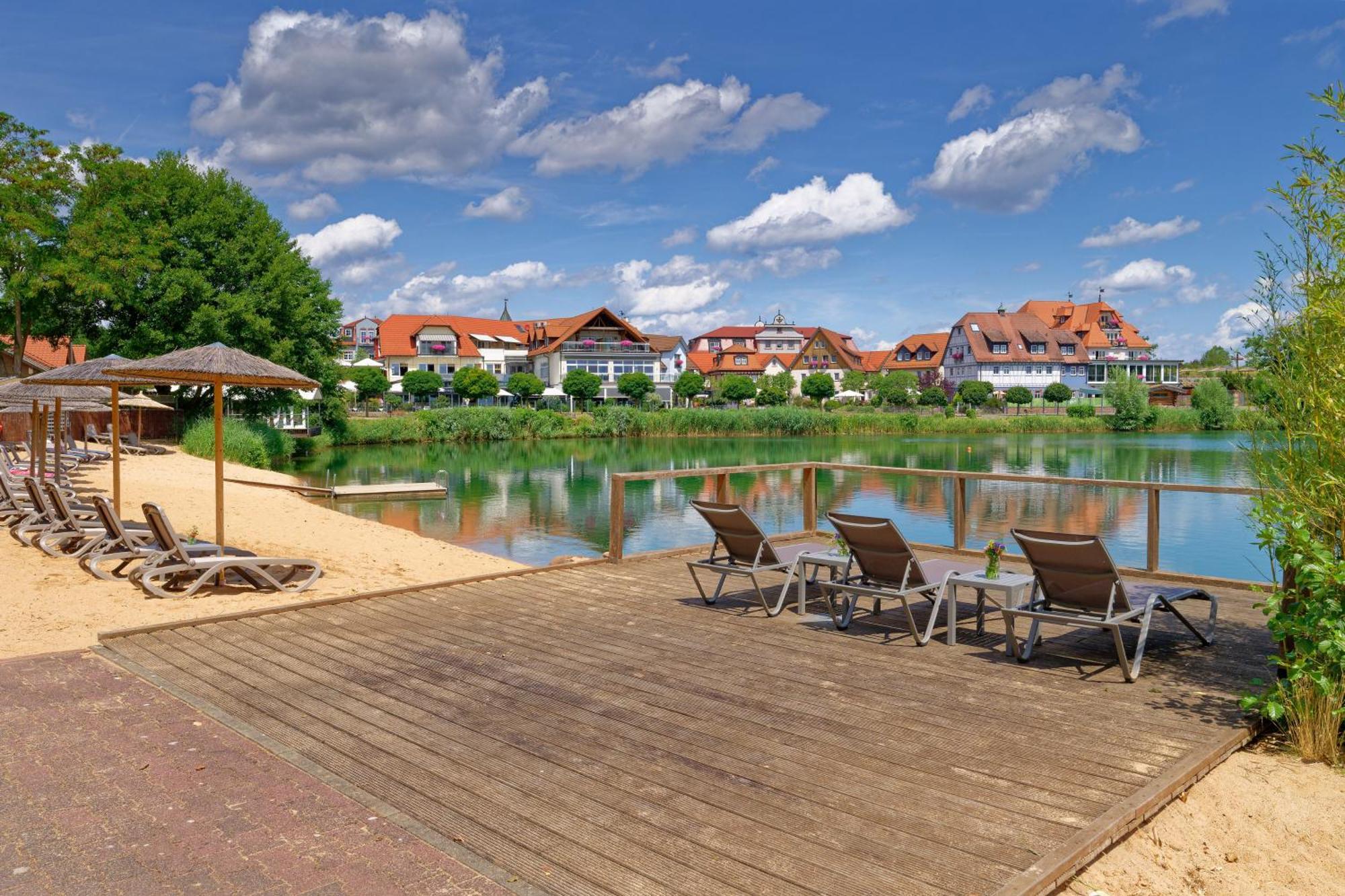 Seehotel Niedernberg - Das Dorf Am See Esterno foto