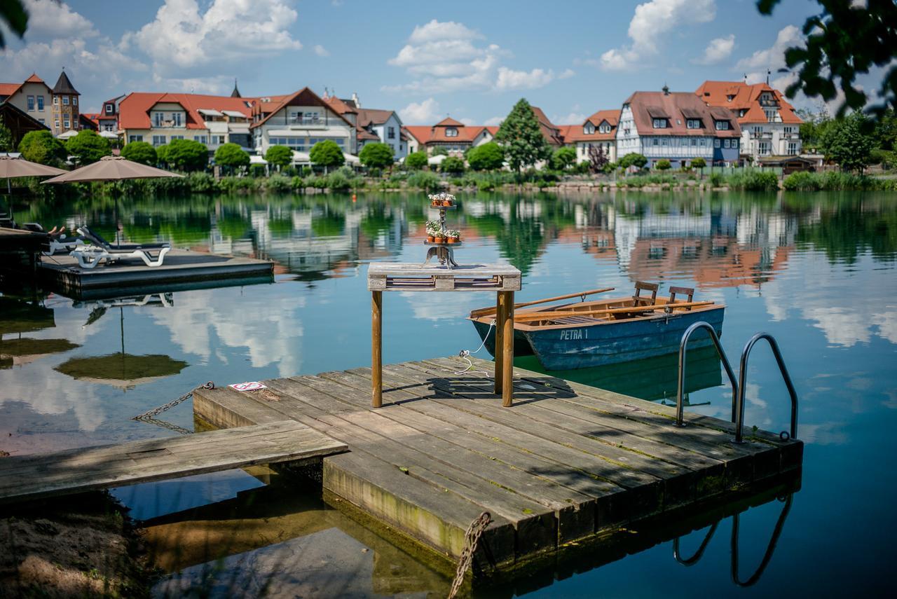 Seehotel Niedernberg - Das Dorf Am See Esterno foto
