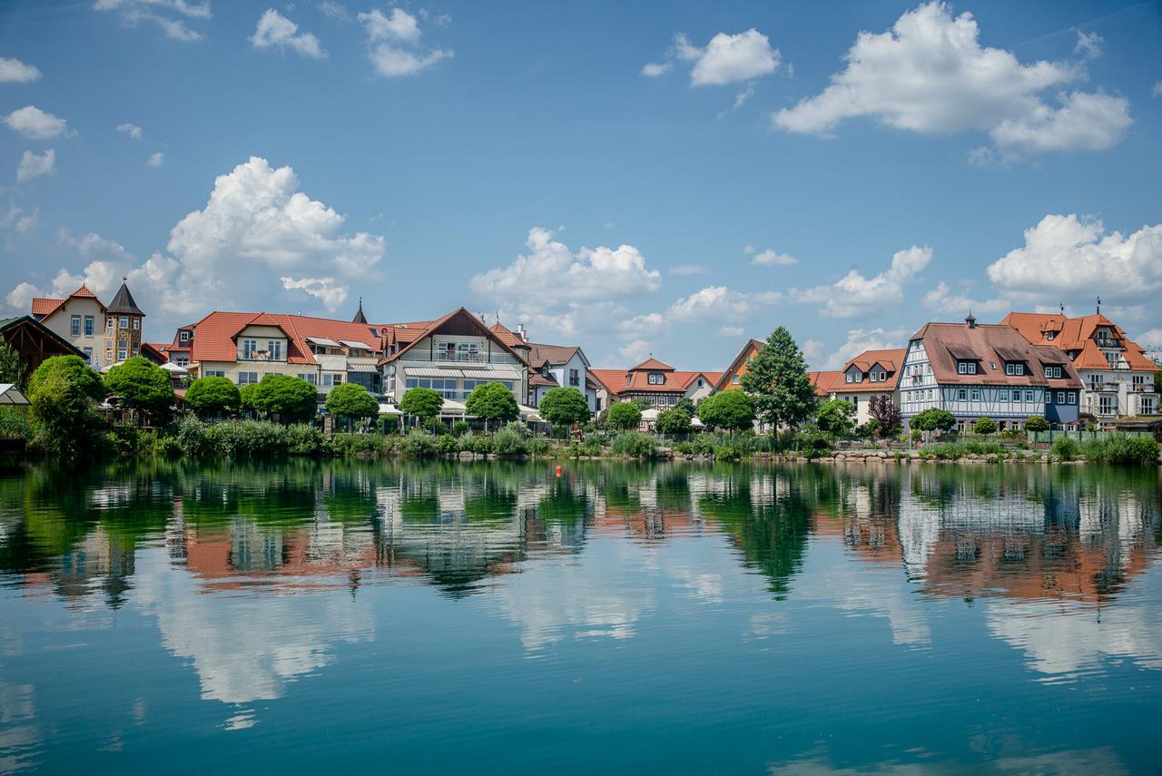 Seehotel Niedernberg - Das Dorf Am See Esterno foto