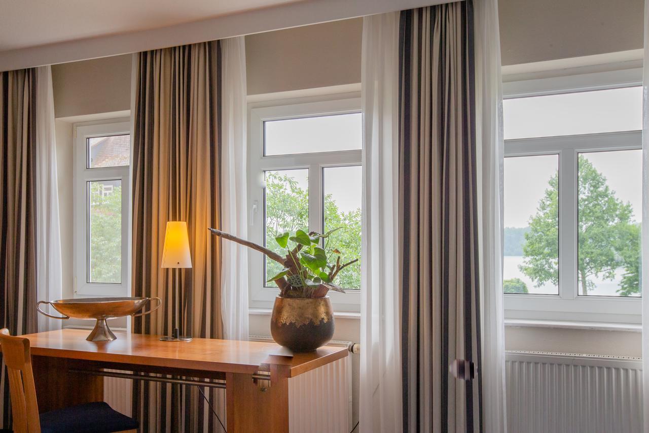Seehotel Niedernberg - Das Dorf Am See Esterno foto