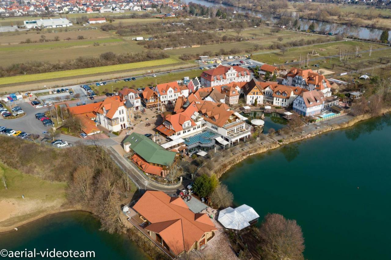 Seehotel Niedernberg - Das Dorf Am See Esterno foto