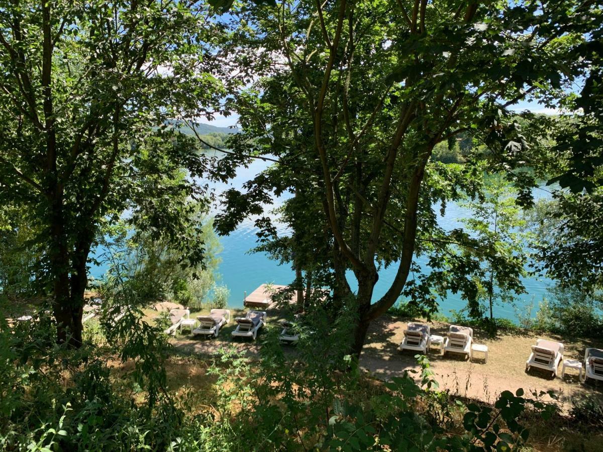 Seehotel Niedernberg - Das Dorf Am See Esterno foto