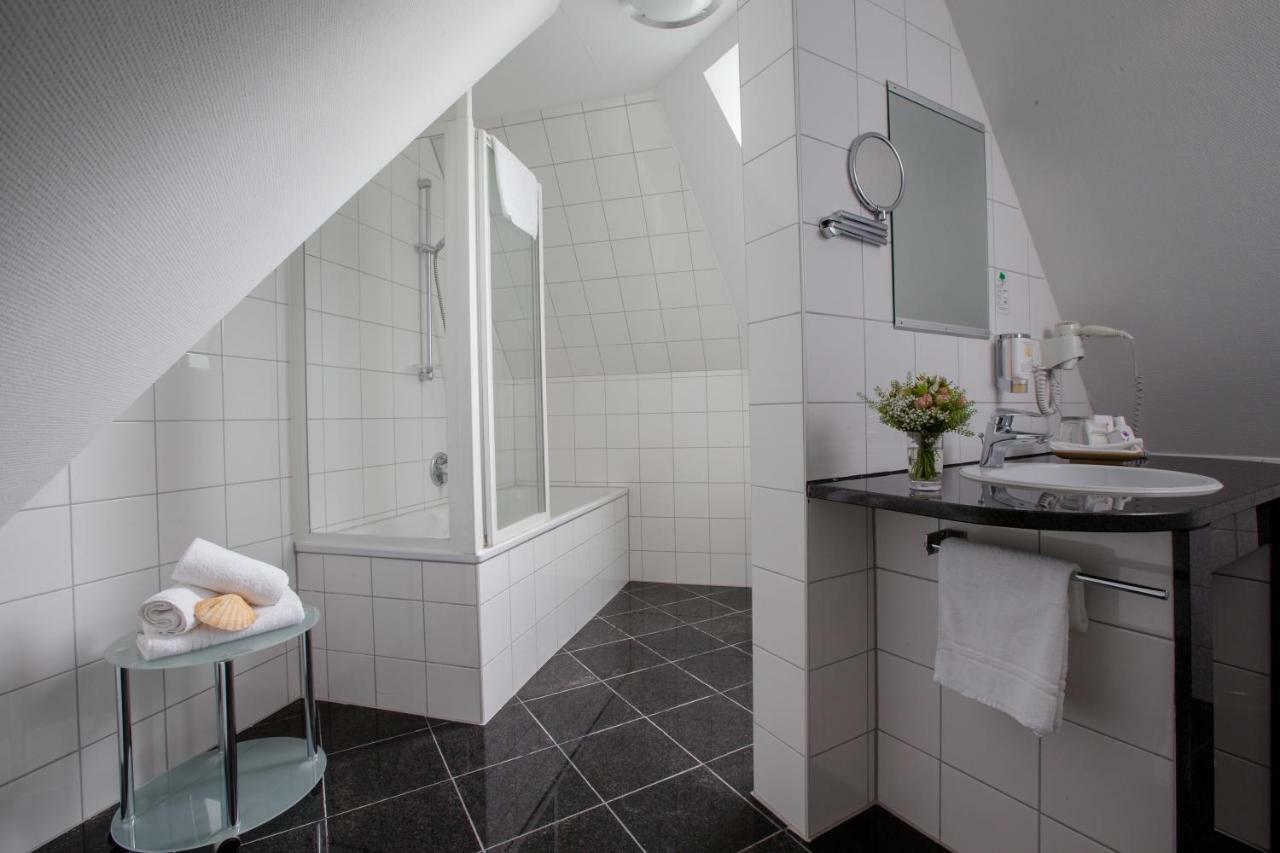 Seehotel Niedernberg - Das Dorf Am See Esterno foto
