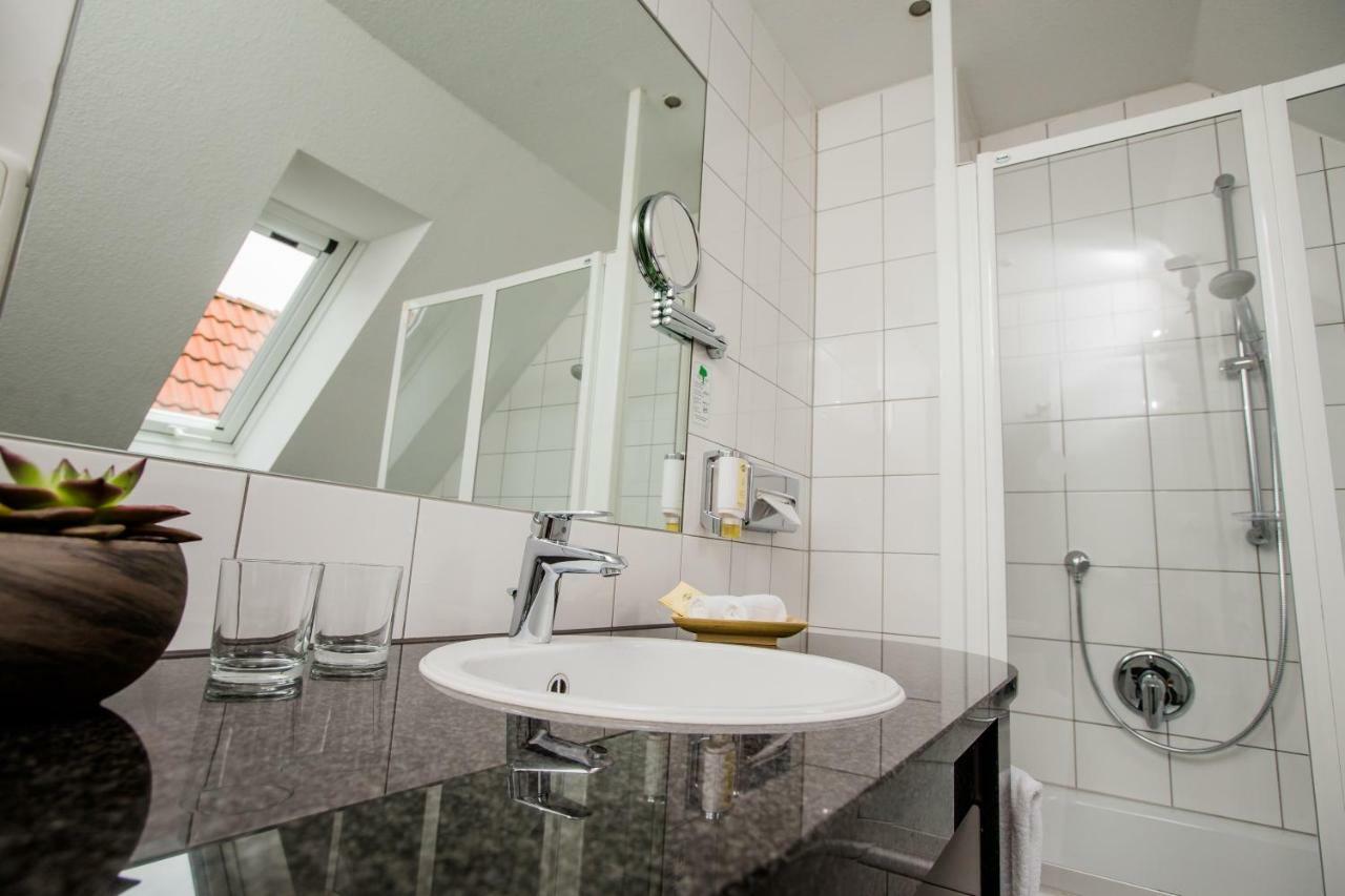 Seehotel Niedernberg - Das Dorf Am See Esterno foto