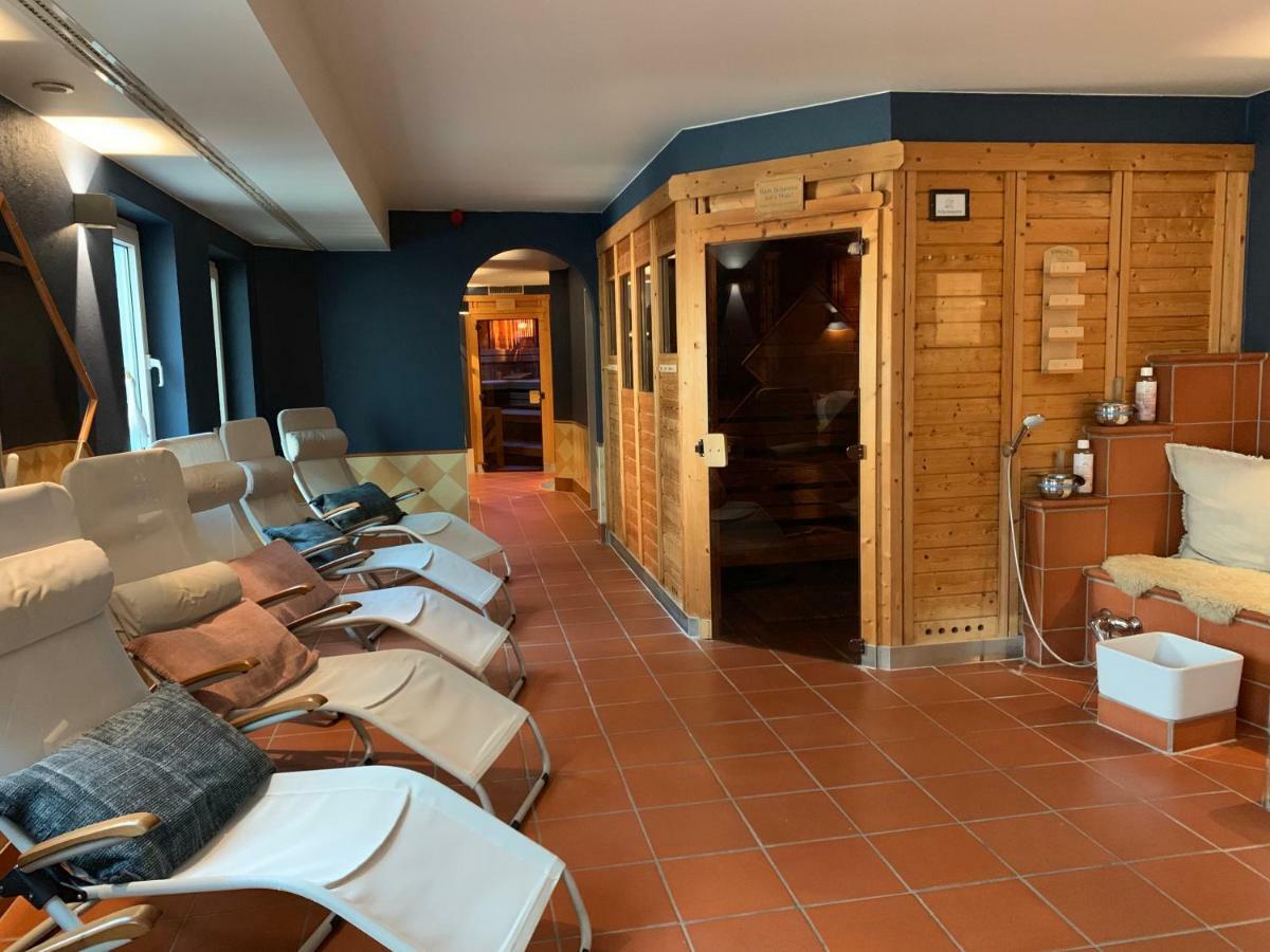 Seehotel Niedernberg - Das Dorf Am See Esterno foto