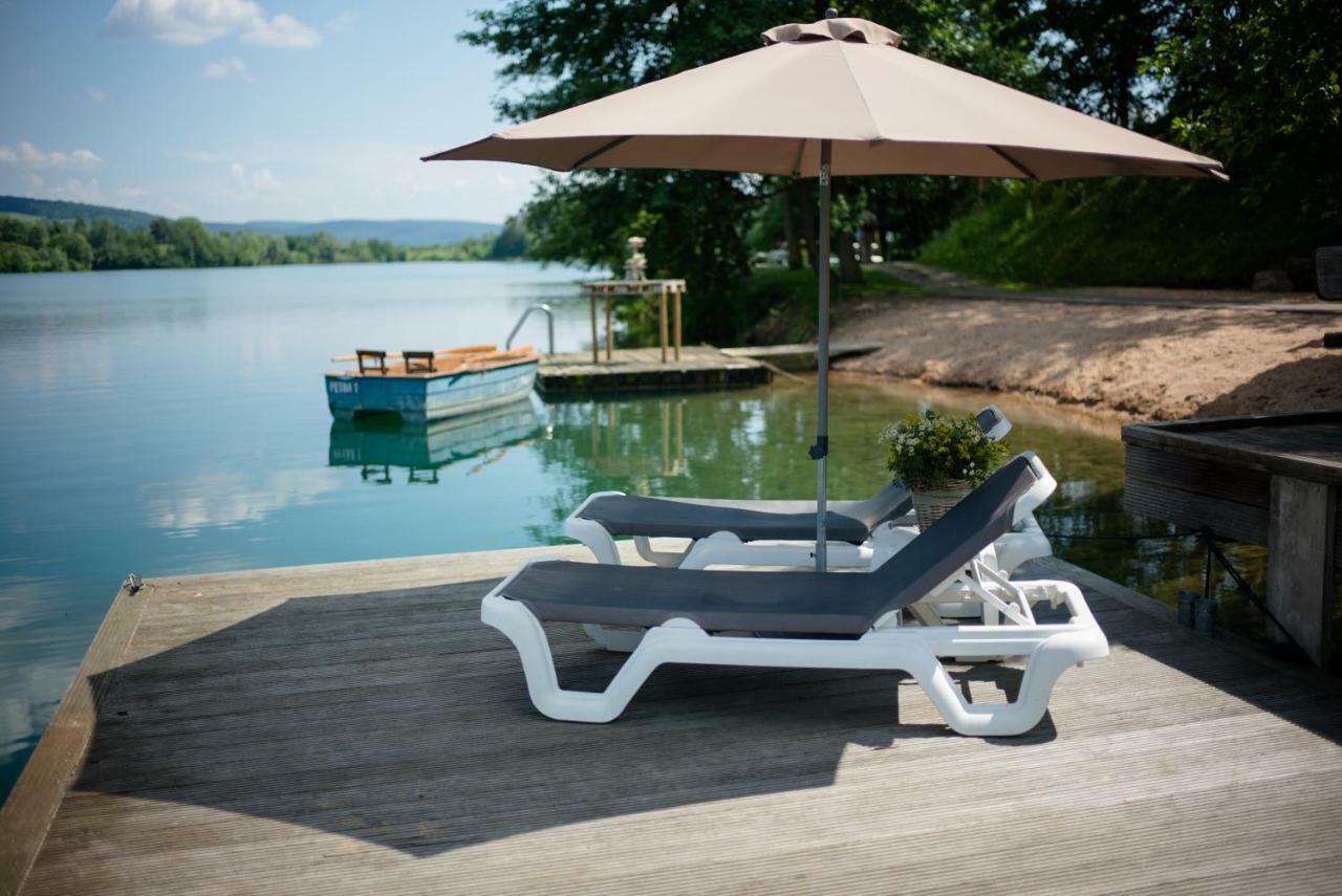 Seehotel Niedernberg - Das Dorf Am See Esterno foto